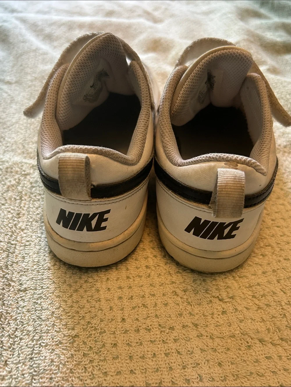 Nike Kids White and Black Velcro Low-Top Sneakers Sz y2.5